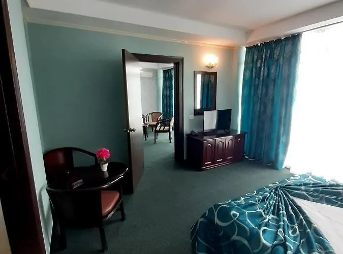 Smarald ホテル 3*